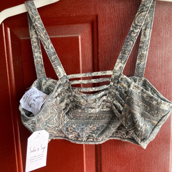 Sadie and sage crop top - Picture 3 of 5